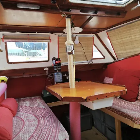 Boat Sitges Experience Hotel en barco *