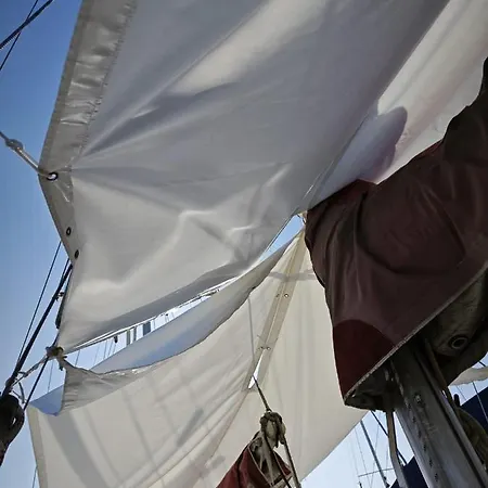 Boat Sitges Experience Hotel en barco